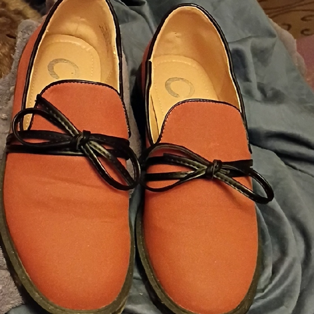 Women's Casual Salmon Loafers with Black Trim Vegan SZ7